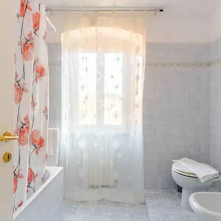 Дом отдыха Le Soleil Doree' Maison Wi-fi Vacations Lerici 5 Terre Pitelli